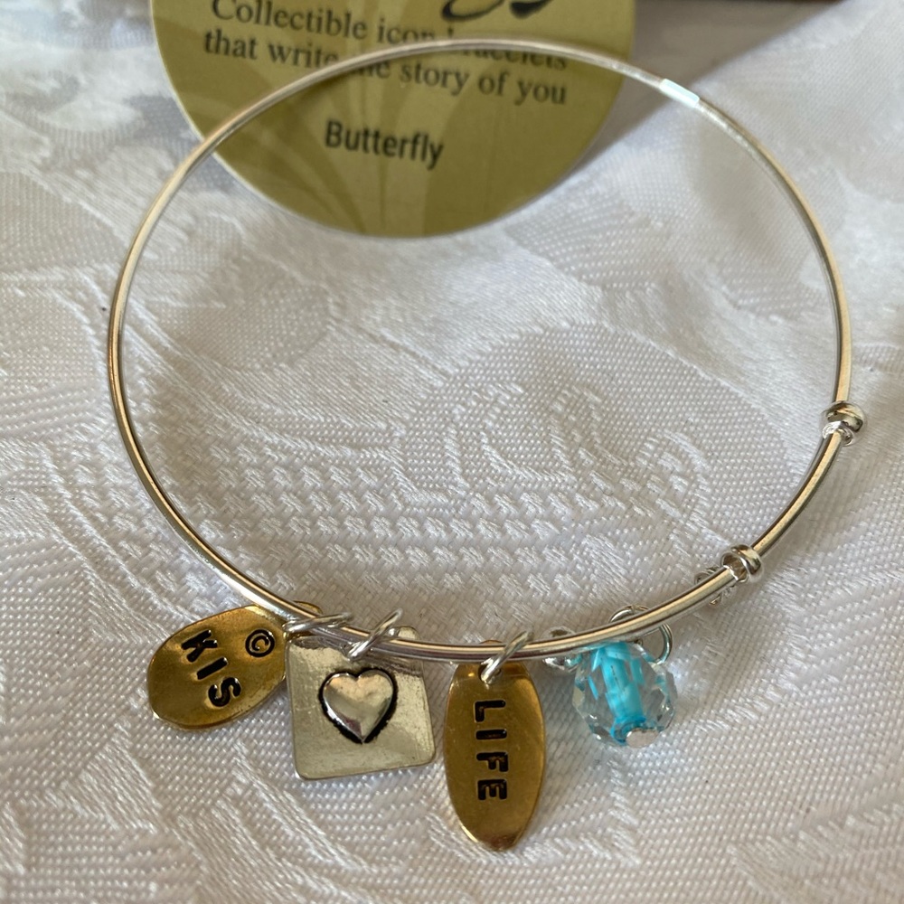 🆕KIS Expandable Wire Bangle